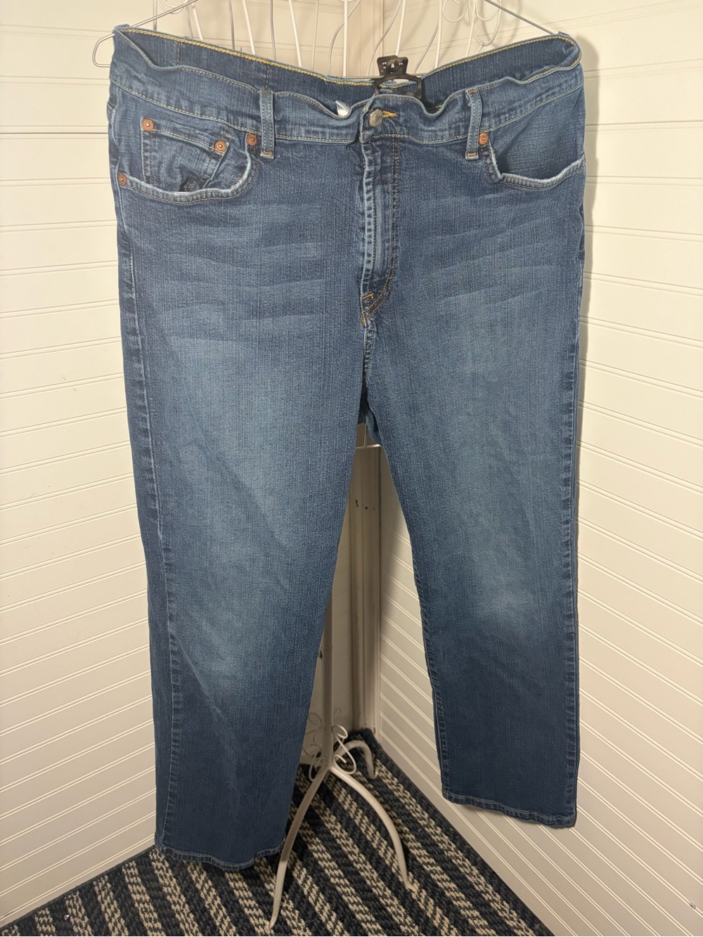 Vintage - Lucky Brand Dungarees-  Men's Bootcut Short Jeans in Medium Blue Wash